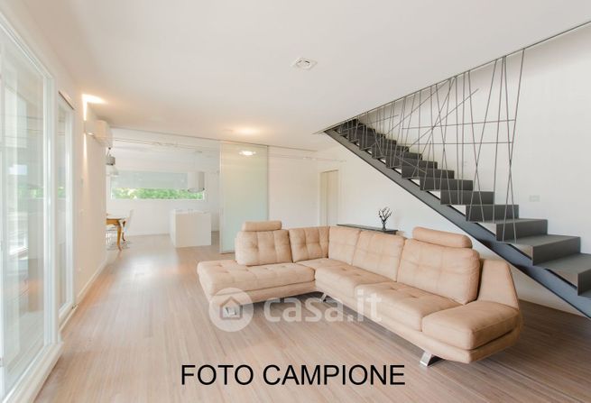 Casa bi/trifamiliare in residenziale in Viale degli Abeti