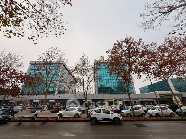 Ufficio in commerciale in Via Montegrappa