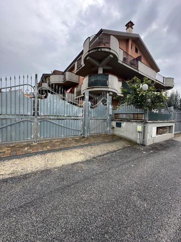 Appartamento in residenziale in Via Giovanni Bovio 23