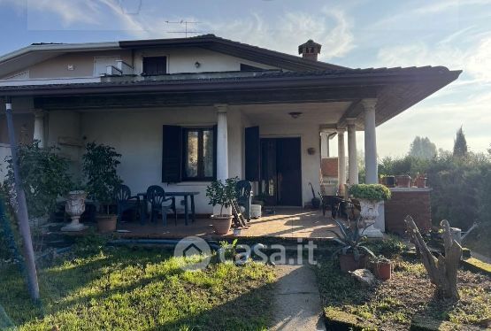Casa bi/trifamiliare in residenziale in Piazza Mazzantica 21