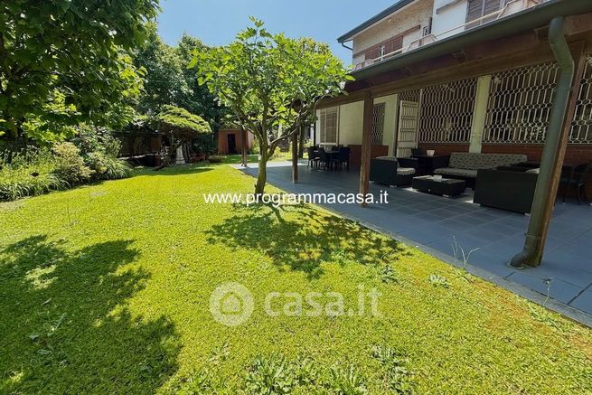 Villa in residenziale in Via Alessandro Manzoni