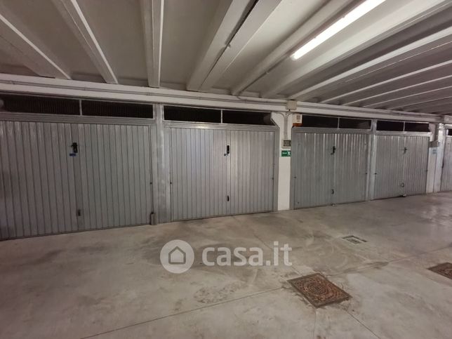 Box/posto auto in residenziale in Via Giacomo Debenedetti 35