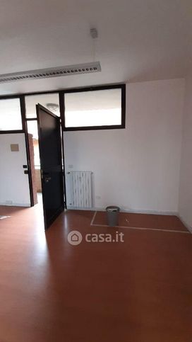 Ufficio in commerciale in 