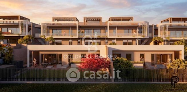 Casa bi/trifamiliare in residenziale in Viale Chieti 32