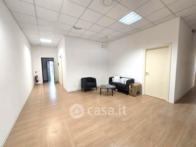 Ufficio in commerciale in Strada Provinciale Colligiana