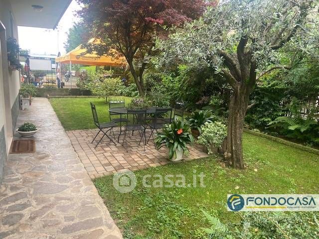 Casa bi/trifamiliare in residenziale in Via San Pietro