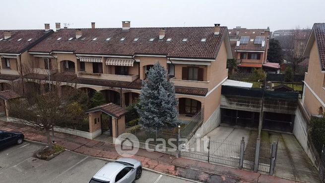 Villetta a schiera in residenziale in Via Luigi Calabresi 41