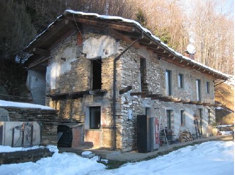 Casa indipendente in residenziale in Via Bescheis Borello 18