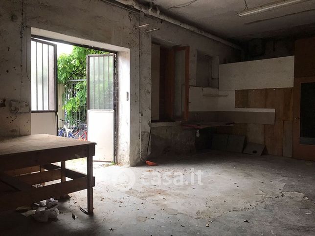 Capannone in commerciale in Via Cattaneo 26