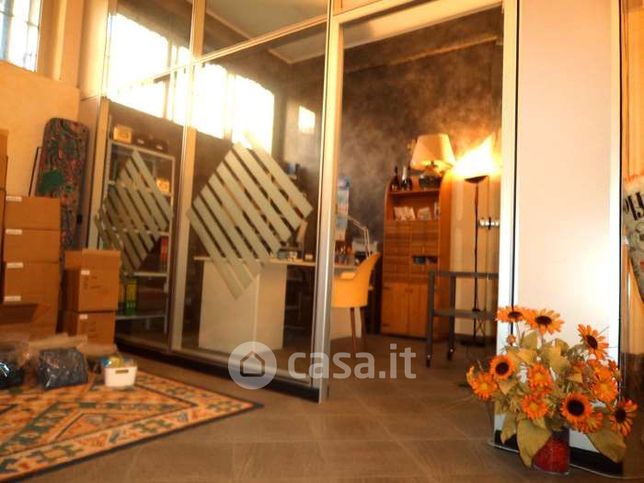 Ufficio in commerciale in 
