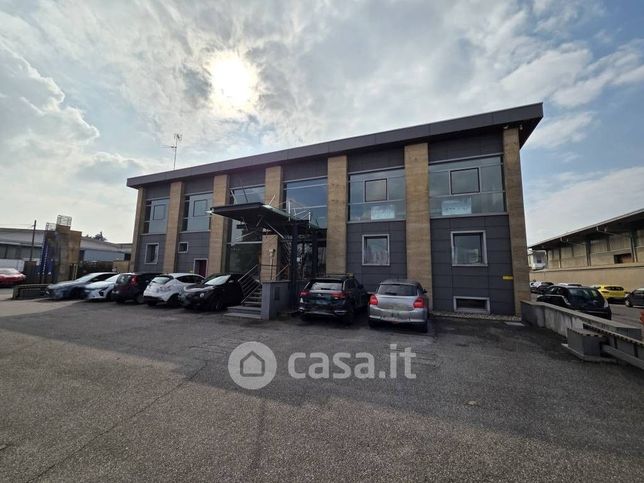 Ufficio in commerciale in Via A. Volta