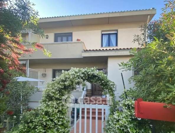 Casa indipendente in residenziale in 