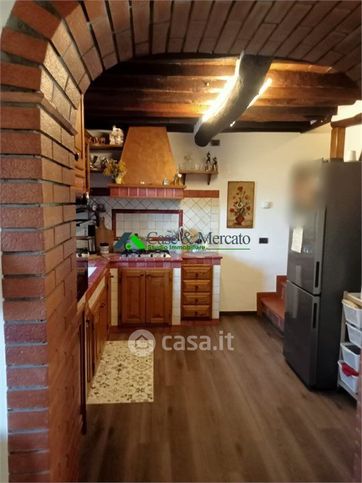 Casa bi/trifamiliare in residenziale in 
