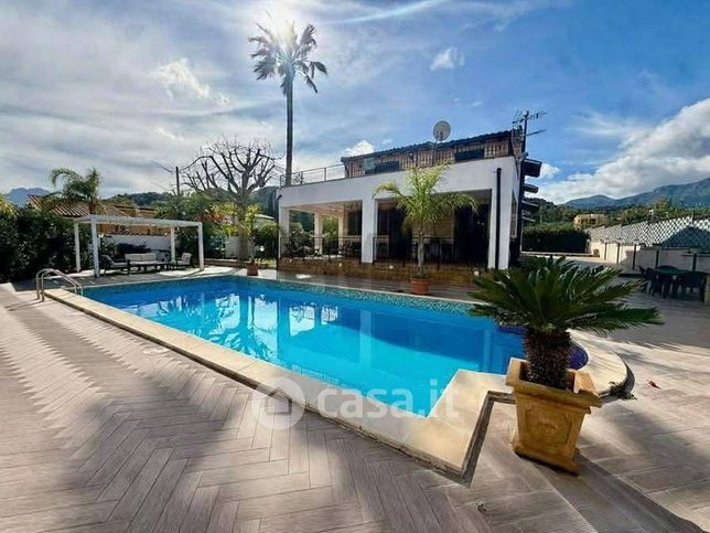 Villa in residenziale in Strada Statale 113 Settentrionale Sicula 18