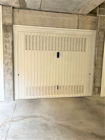 Garage/posto auto in residenziale in Via Enrica Malcovati