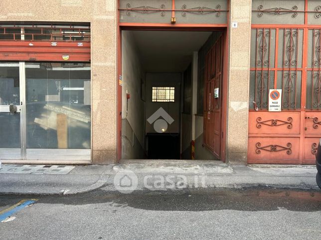 Garage/posto auto in residenziale in Via Giacomo Leopardi 8