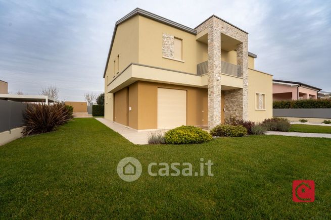 Villa in residenziale in Via Umberto Nobile