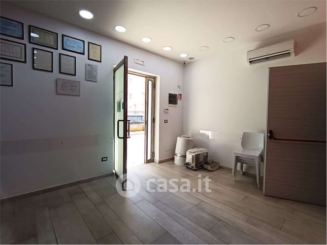 Ufficio in commerciale in 