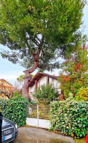 Villa in residenziale in Viale Arimondi