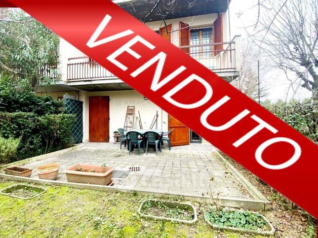 Casa bi/trifamiliare in residenziale in Via Athos Jori Lisiat