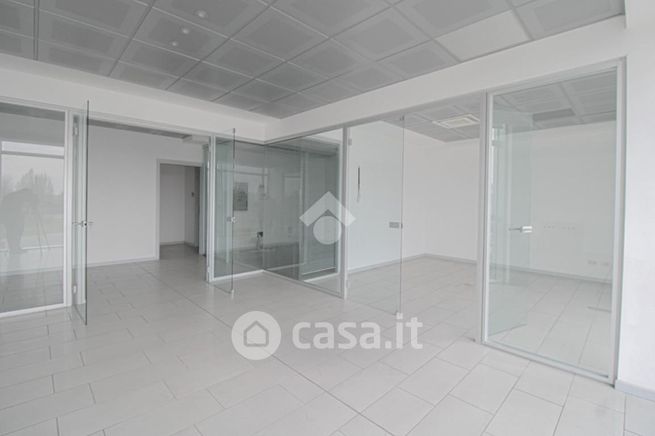 Ufficio in commerciale in Via Brescia 1