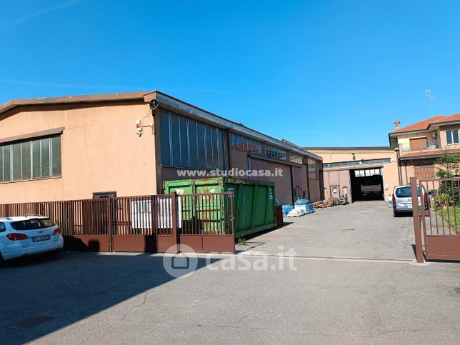 Capannone in commerciale in