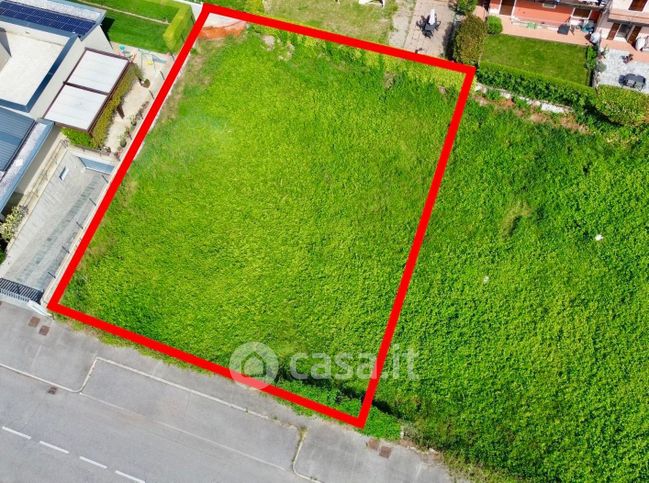 Terreno agricolo in commerciale in Via degli Alpini
