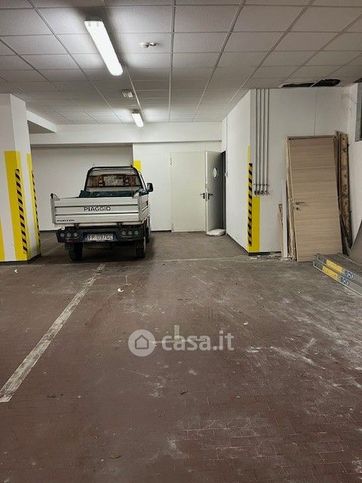 Box/posto auto in residenziale in Via Giovanni Brugnoli