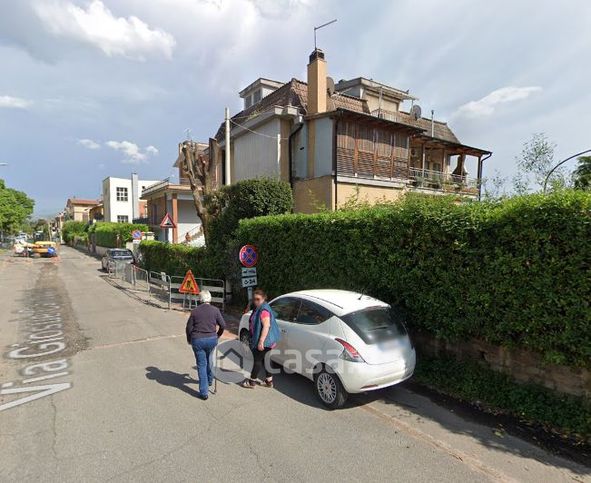 Appartamento in residenziale in Via GiosuÃ¨ Carducci 18