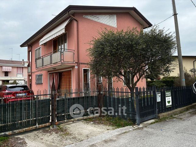 Casa indipendente in residenziale in Via Gorgo 13