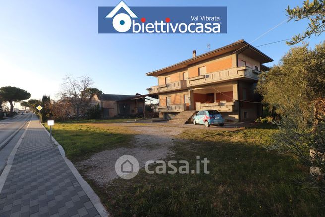 Casa bi/trifamiliare in residenziale in Viale Gran Sasso 68