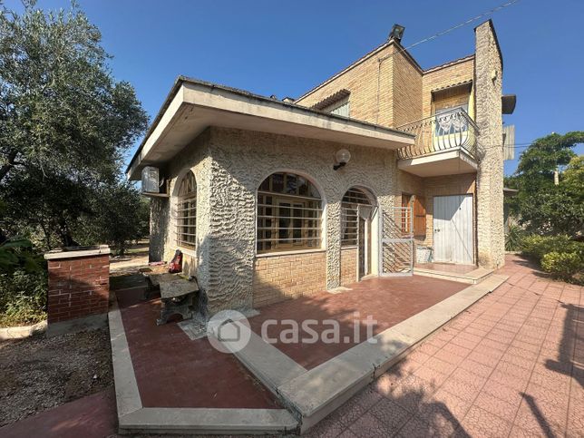 Villa in residenziale in Via Vecchia Sovereto