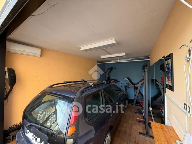 Box/posto auto in residenziale in Via Fosso di Santo Spirito