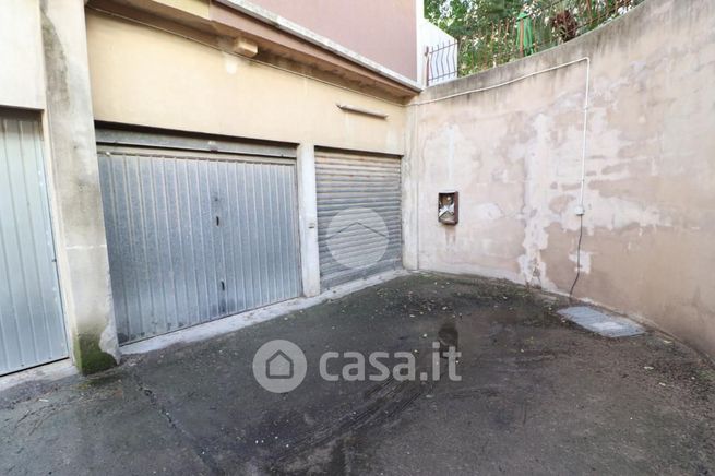 Box/posto auto in residenziale in Via delle Cicale 2
