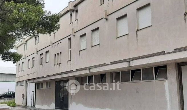 Capannone in commerciale in Via Zona Industriale Brodolini 46