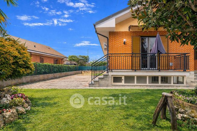 Casa indipendente in residenziale in Strada Gerbido 29