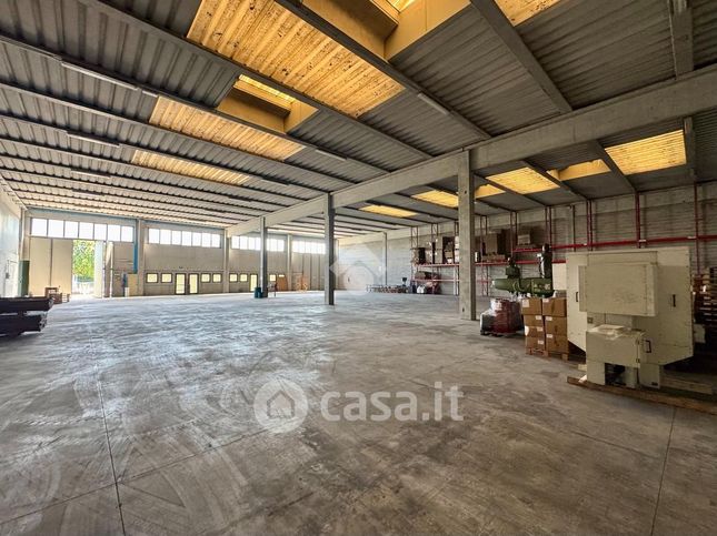 Capannone in commerciale in Via dei Selgari 4