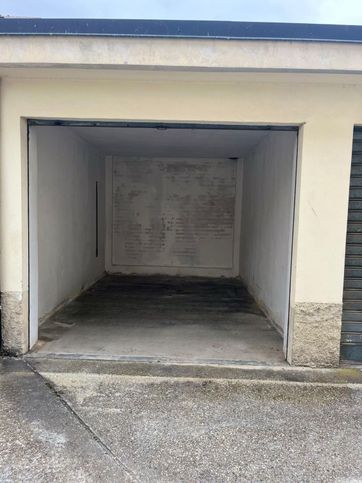 Garage/posto auto in residenziale in Strada Genova 257