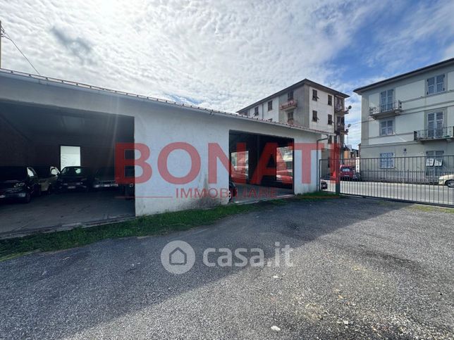 Capannone in commerciale in Via Sarzana 345