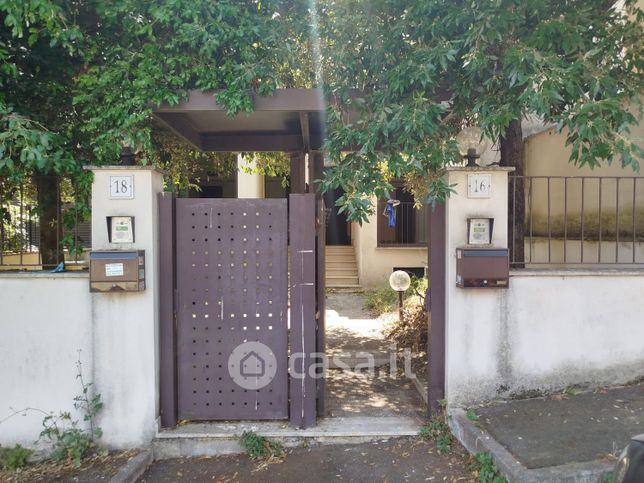 Ufficio in commerciale in Via Virgilio Testa 16