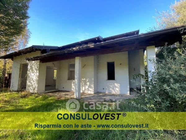 Casa indipendente in residenziale in Via Vecchia per Gambolò 85