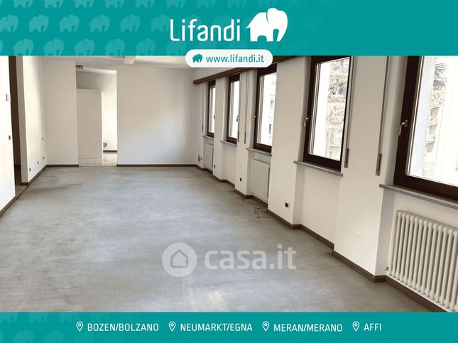 Ufficio in commerciale in Via Antonio Rosmini