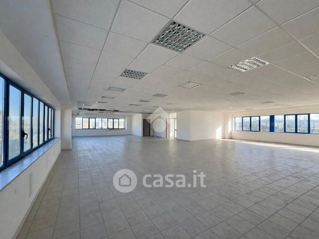 Capannone in commerciale in Via Per Mosciano 84