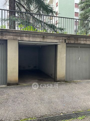 Box/posto auto in residenziale in Viale Olimpia