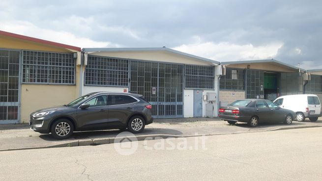 Capannone in commerciale in Via A. Fleming 14