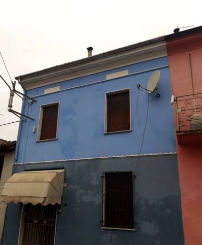 Casa indipendente in residenziale in Via Dante Alighieri 138