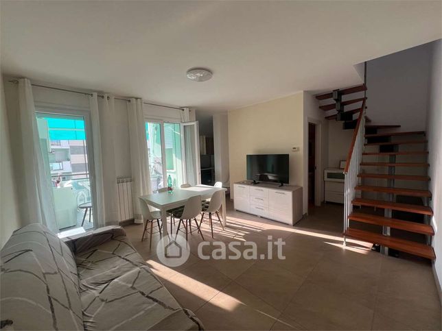 Appartamento in residenziale in Viale Torre Costiera 8 a