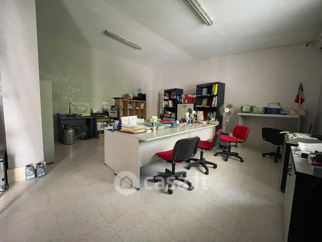 Ufficio in commerciale in Via Napoli 36