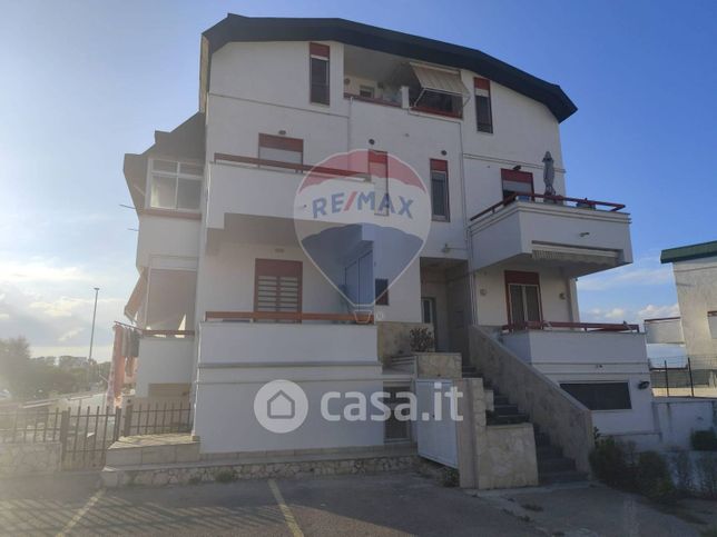 Appartamento in residenziale in Viale Grotta della Regina 54