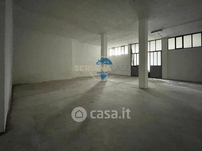 Capannone in commerciale in Via Grumello